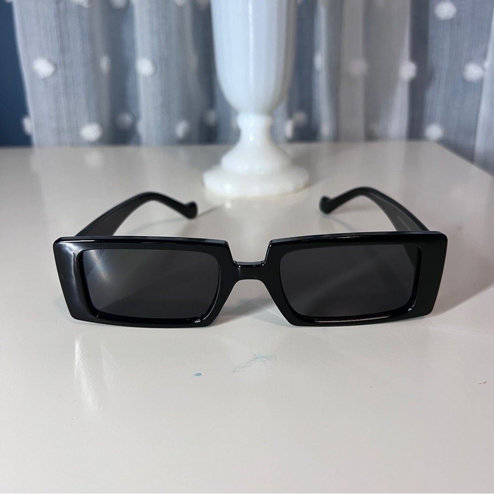 Rectangular Black Sunglasses - Picture 5 of 6